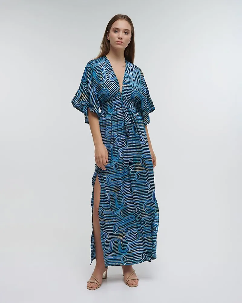 ΦΟΡΕΜΑ ΜΑΚΡΥ ΜΕ 3/4 ΜΑΝΙΚΙ ΜΠΛΕ ΜΕ ΓΕΩΜΕΤΡΙΚΑ ΣΧΕΔΙΑ ΚΑΙ ΧΡΥΣΕΣ ΛΕΠΤΟΜΕΡΕΙΕΣ ONE SIZE (100%RAYON)