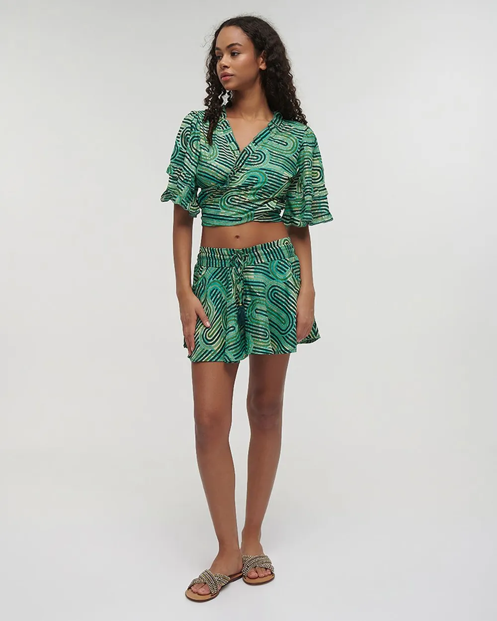 ΤΟΠ ΚΟΝΤΟ ΔΕΤΟ ΠΡΑΣΙΝΟ ΜΕ ΓΕΩΜΑΤΡΙΚΑ ΣΧΕΔΙΑ ΚΑΙ ΧΡΥΣΕΣ ΛΕΠΤΟΜΕΡΕΙΕΣ ONE SIZE (100%RAYON)