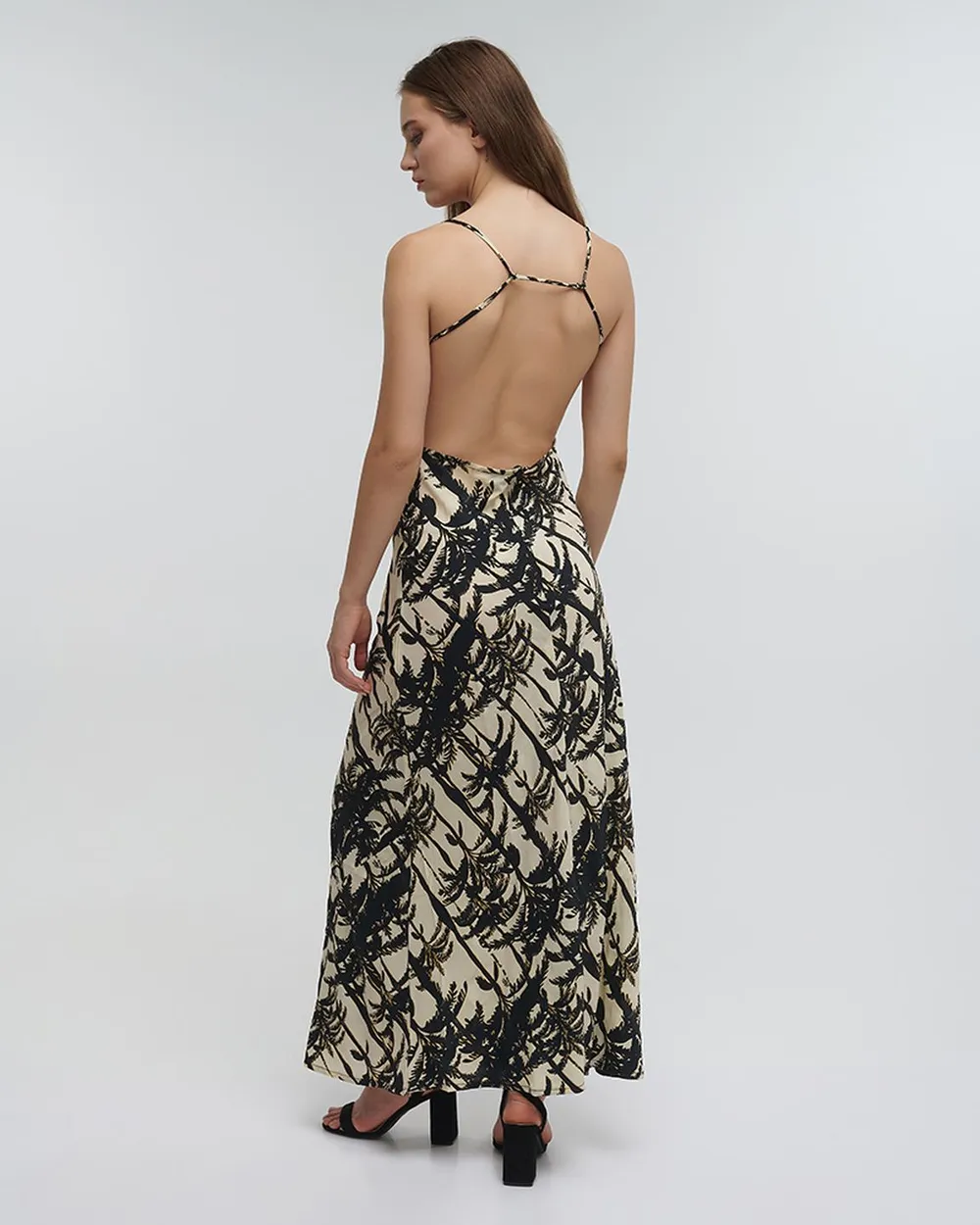 ΦΟΡΕΜΑ ΜΑΚΡΥ ΜΕ ΤΙΡΑΝΤΕΣ ”ΦΟΙΝΙΚΕΣ” ΜΑΥΡΟ ΜΕ ΧΡΥΣΕΣ ΛΕΠΤΟΜΕΡΕΙΕΣ ONE SIZE (100% CREPE)