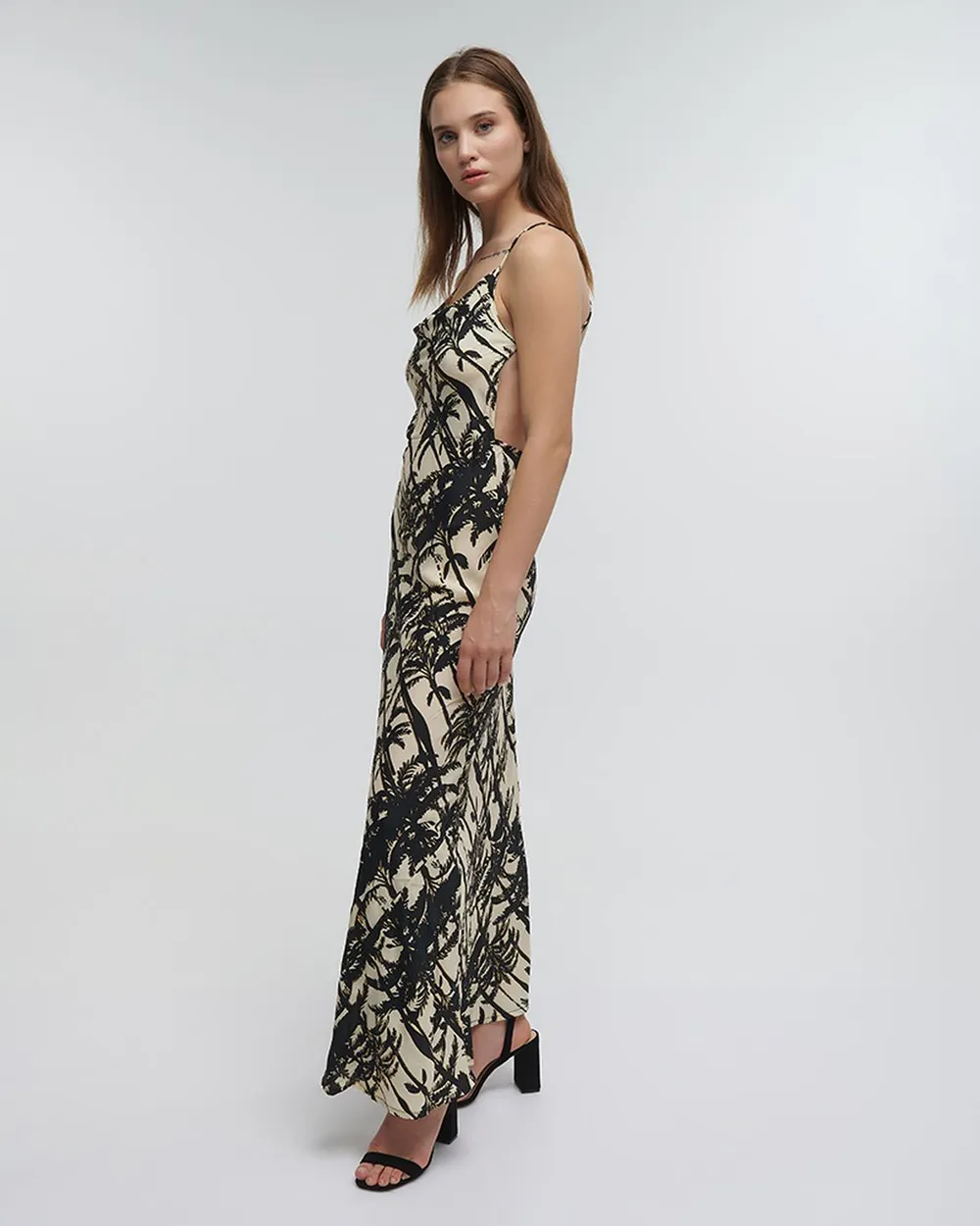 ΦΟΡΕΜΑ ΜΑΚΡΥ ΜΕ ΤΙΡΑΝΤΕΣ ''ΦΟΙΝΙΚΕΣ'' ΜΑΥΡΟ ΜΕ ΧΡΥΣΕΣ ΛΕΠΤΟΜΕΡΕΙΕΣ ONE SIZE (100% CREPE)