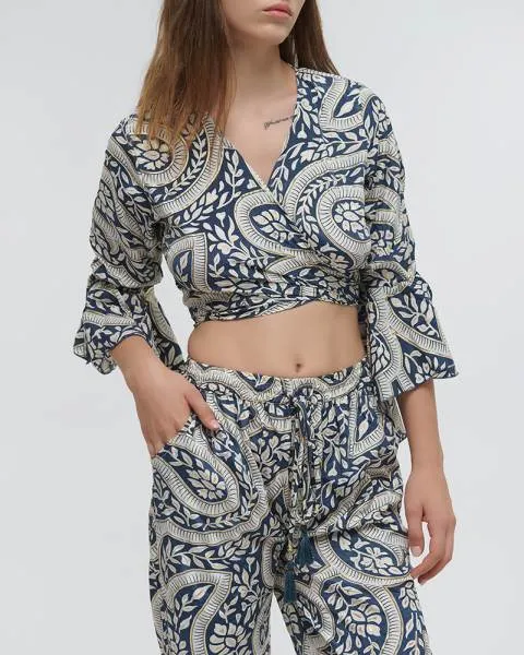 ΠΑΝΤΕΛΟΝΑ ΕΜΠΡΙΜΕ ΜΕ ΤΣΕΠΕΣ ΚΑΙ ΦΥΛΛΑ ΜΠΛΕ/ΛΕΥΚΟ ΜΕ ΧΡΥΣΕΣ ΛΕΠΤΟΜΕΡΕΙΕΣ M/L (100% CREPE)