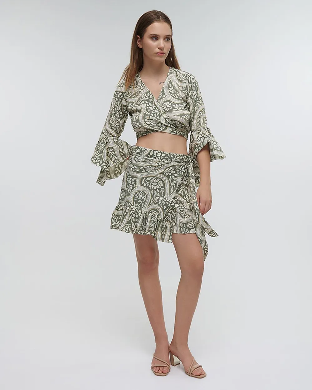 ΤΟΠ ΚΟΝΤΟ ΔΕΤΟ ΕΜΠΡΙΜΕ ΜΕ ΦΥΛΛΑ ΠΡΑΣΙΝΟ/ΛΕΥΚΟ ΜΕ ΧΡΥΣΕΣ ΛΕΠΤΟΜΕΡΕΙΕΣ ONE SIZE (100% CREPE)