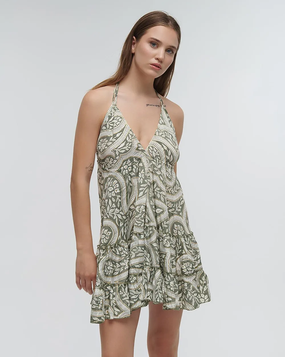 ΦΟΡΕΜΑ ΚΟΝΤΟ ΕΞΩΠΛΑΤΟ ΕΜΠΡΙΜΕ ΜΕ ΦΥΛΛΑ ΠΡΑΣΙΝΟ/ΛΕΥΚΟ ΜΕ ΧΡΥΣΕΣ ΛΕΠΤΟΜΕΡΕΙΕΣ ONE SIZE (100% CREPE)