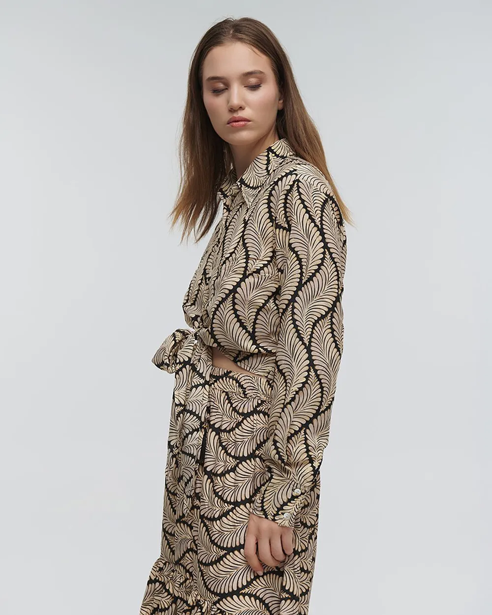 ΠΟΥΚΑΜΙΣΟ ΚΟΝΤΟ ΔΕΤΟ ''ΦΥΛΛΟ'' ΜΑΥΡΟ ΜΕ ΧΡΥΣΕΣ ΛΕΠΤΟΜΕΡΕΙΕΣ ONE SIZE (100% RAYON)