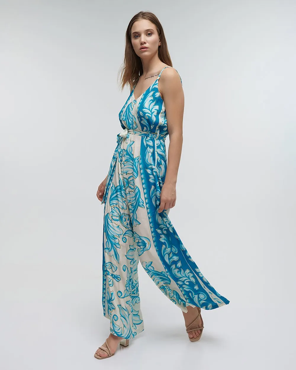 ΟΛΟΣΩΜΗ ΦΟΡΜΑ ΜΑΚΡΙΑ ΑΜΑΝΙΚΗ ΤΙΡΚΟΥΑΖ ΜΕ ΧΡΥΣΕΣ ΛΕΠΤΟΜΕΡΕΙΕΣ ONE SIZE (100%RAYON)