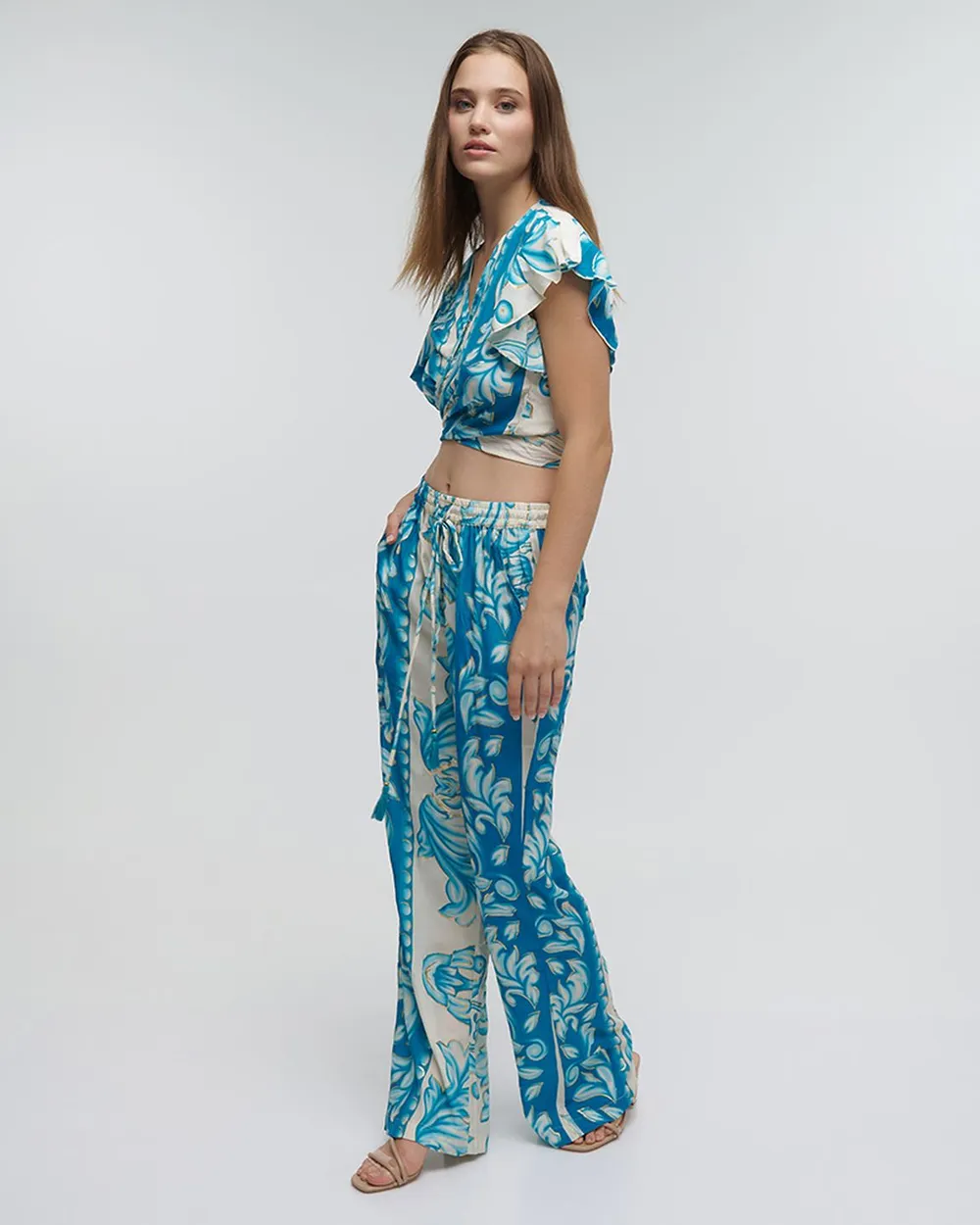 ΤΟΠ ΚΟΝΤΟ ΔΕΤΟ ΤΙΡΚΟΥΑΖ ΜΕ ΧΡΥΣΕΣ ΛΕΠΤΟΜΕΡΕΙΕΣ ONE SIZE (100% RAYON)