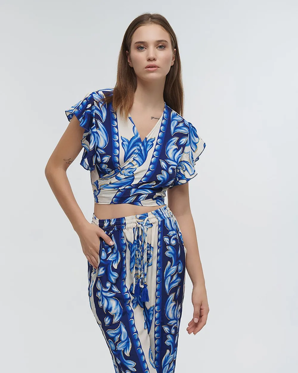 ΤΟΠ ΚΟΝΤΟ ΔΕΤΟ ΜΠΛΕ ΜΕ ΧΡΥΣΕΣ ΛΕΠΤΟΜΕΡΕΙΕΣ ONE SIZE (100%RAYON)