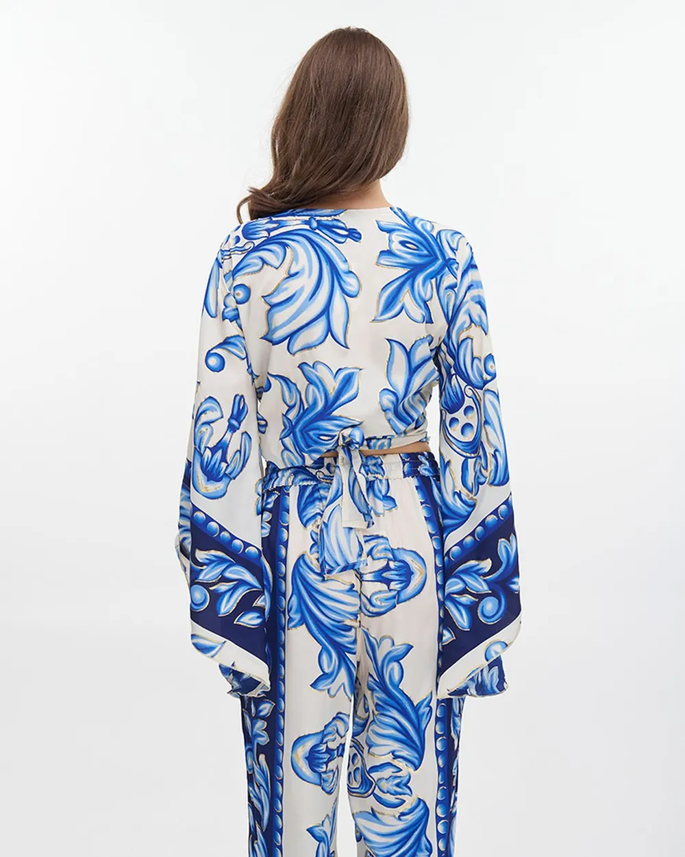 ΤΟΠ ΚΟΝΤΟ ΔΕΤΟ ΜΕ ΜΑΚΡΥ ΜΑΝΙΚΙ ΜΠΛΕ ΜΕ ΧΡΥΣΕΣ ΛΕΠΤΟΜΕΡΕΙΕΣ ONE SIZE (100% CREPE) ΤΟΠ ΚΟΝΤΟ ΔΕΤΟ ΜΕ ΜΑΚΡΥ ΜΑΝΙΚΙ ΜΠΛΕ ΜΕ ΧΡΥΣΕΣ ΛΕΠΤΟΜΕΡΕΙΕΣ ONE SIZE (100% CREPE)