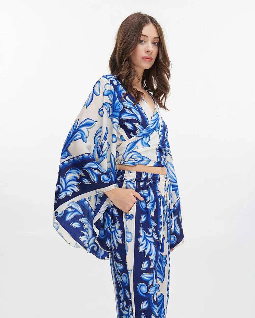 ΤΟΠ ΚΟΝΤΟ ΔΕΤΟ ΜΕ ΜΑΚΡΥ ΜΑΝΙΚΙ ΜΠΛΕ ΜΕ ΧΡΥΣΕΣ ΛΕΠΤΟΜΕΡΕΙΕΣ ONE SIZE (100% CREPE)