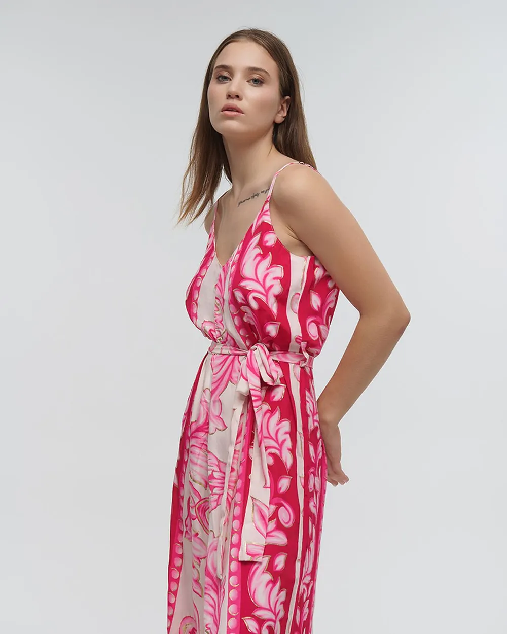 ΟΛΟΣΩΜΗ ΦΟΡΜΑ ΜΑΚΡΙΑ ΑΜΑΝΙΚΗ ΦΟΥΞΙΑ ΜΕ ΧΡΥΣΕΣ ΛΕΠΤΟΜΕΡΕΙΕΣ ONE SIZE (100%RAYON)