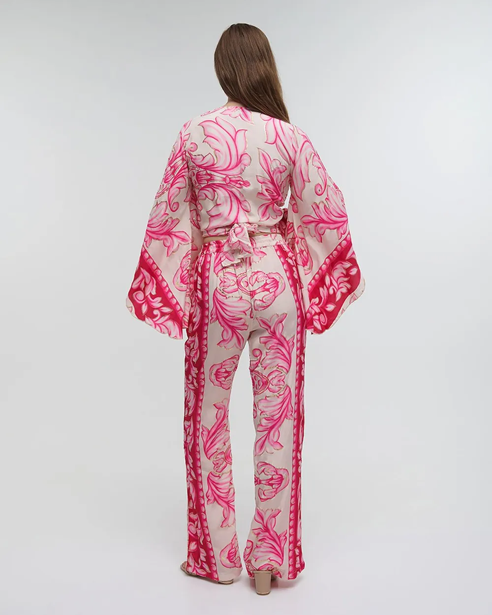 ΤΟΠ ΚΟΝΤΟ ΔΕΤΟ ΜΕ ΜΑΚΡΥ ΜΑΝΙΚΙ ΦΟΥΞΙΑ ΜΕ ΧΡΥΣΕΣ ΛΕΠΤΟΜΕΡΕΙΕΣ ONE SIZE (100%RAYON)