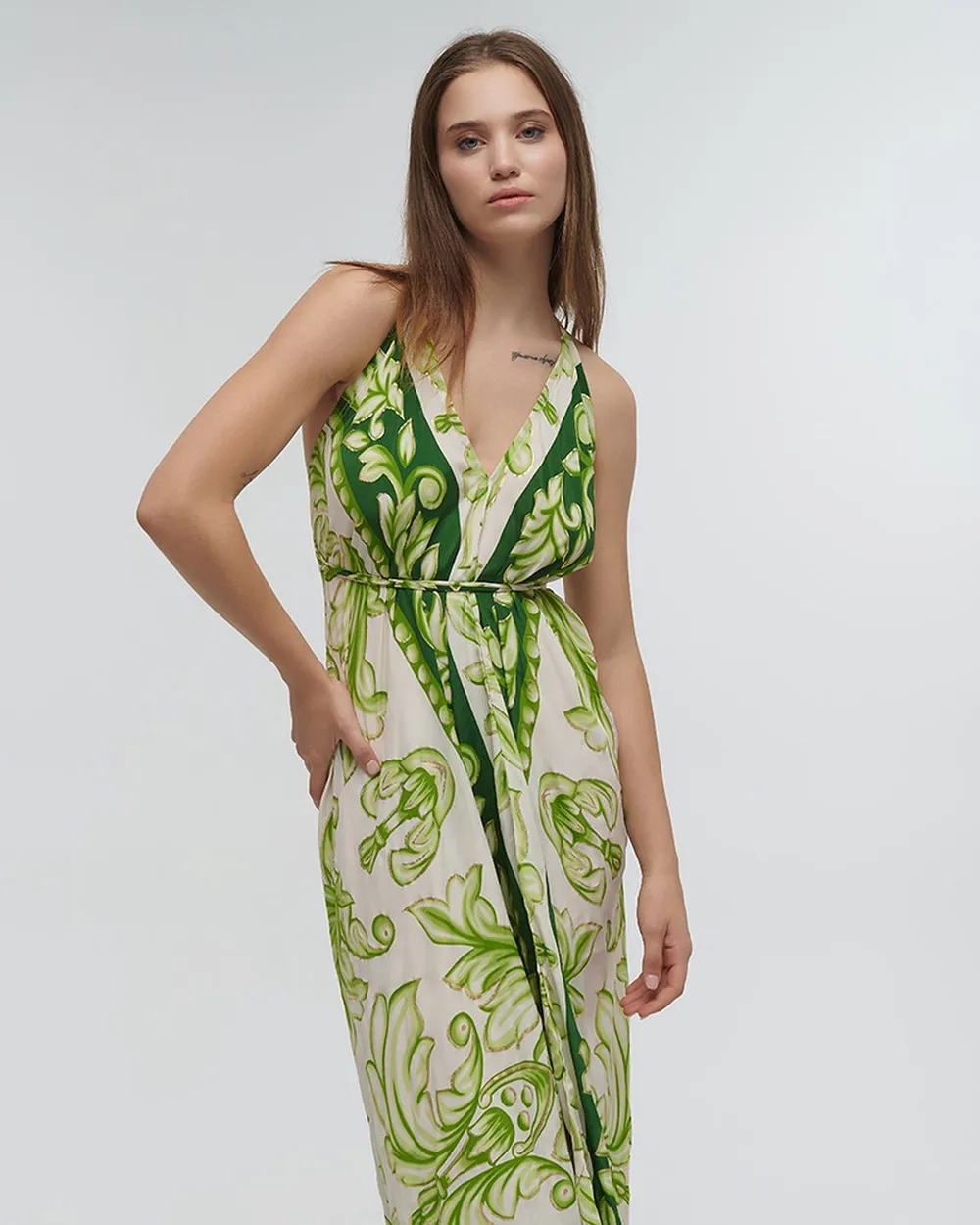 ΦΟΡΕΜΑ ΜΑΚΡΥ ΕΞΩΠΛΑΤΟ ΠΡΑΣΙΝΟ ΜΕ ΧΡΥΣΕΣ ΛΕΠΤΟΜΕΡΕΙΕΣ ONE SIZE (100%RAYON)