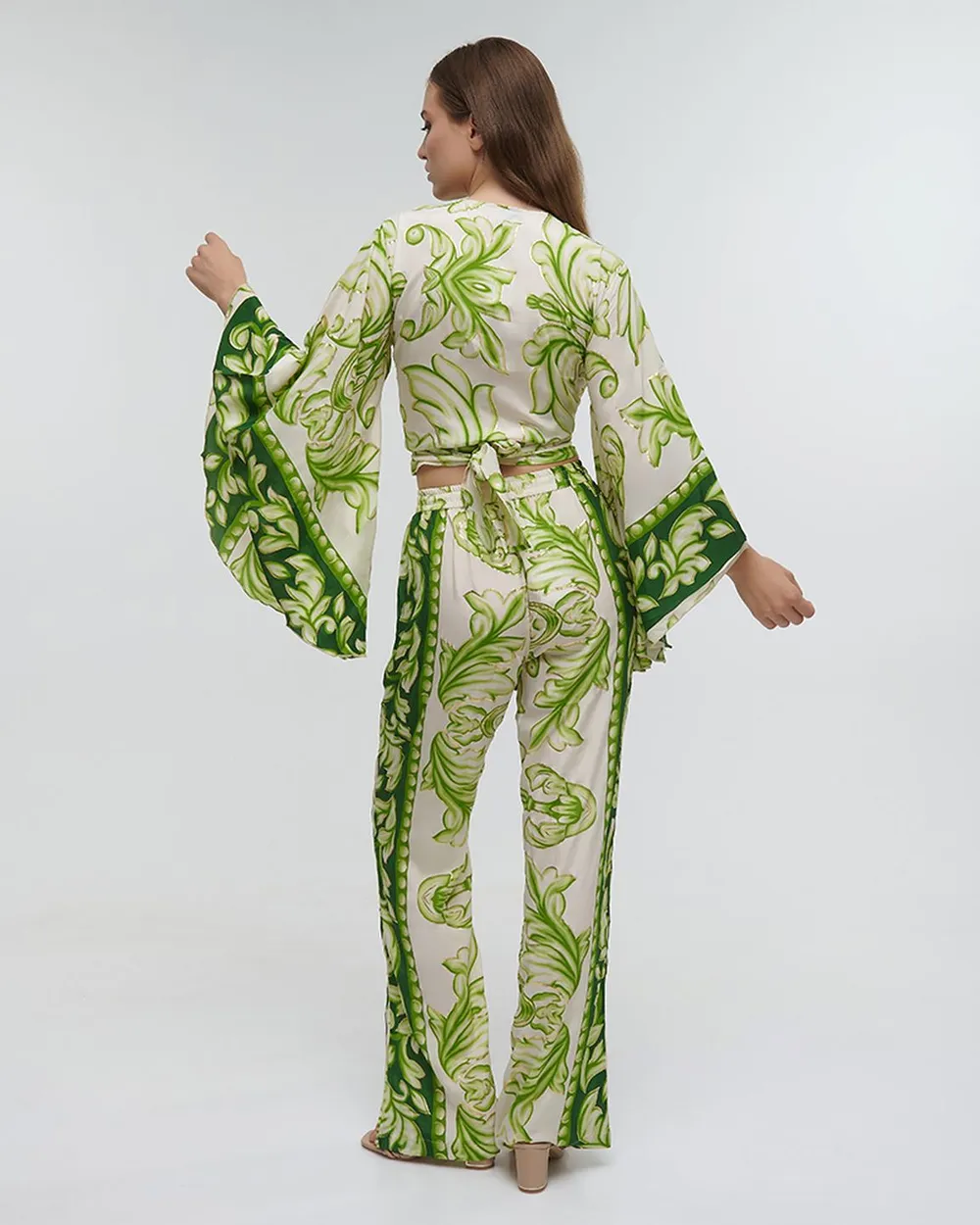 ΤΟΠ ΚΟΝΤΟ ΔΕΤΟ ΜΕ ΜΑΚΡΥ ΜΑΝΙΚΙ ΠΡΑΣΙΝΟ ΜΕ ΧΡΥΣΕΣ ΛΕΠΤΟΜΕΡΕΙΕΣ ONE SIZE (100%RAYON) ΤΟΠ ΚΟΝΤΟ ΔΕΤΟ ΜΕ ΜΑΚΡΥ ΜΑΝΙΚΙ ΠΡΑΣΙΝΟ ΜΕ ΧΡΥΣΕΣ ΛΕΠΤΟΜΕΡΕΙΕΣ ONE SIZE (100%RAYON)