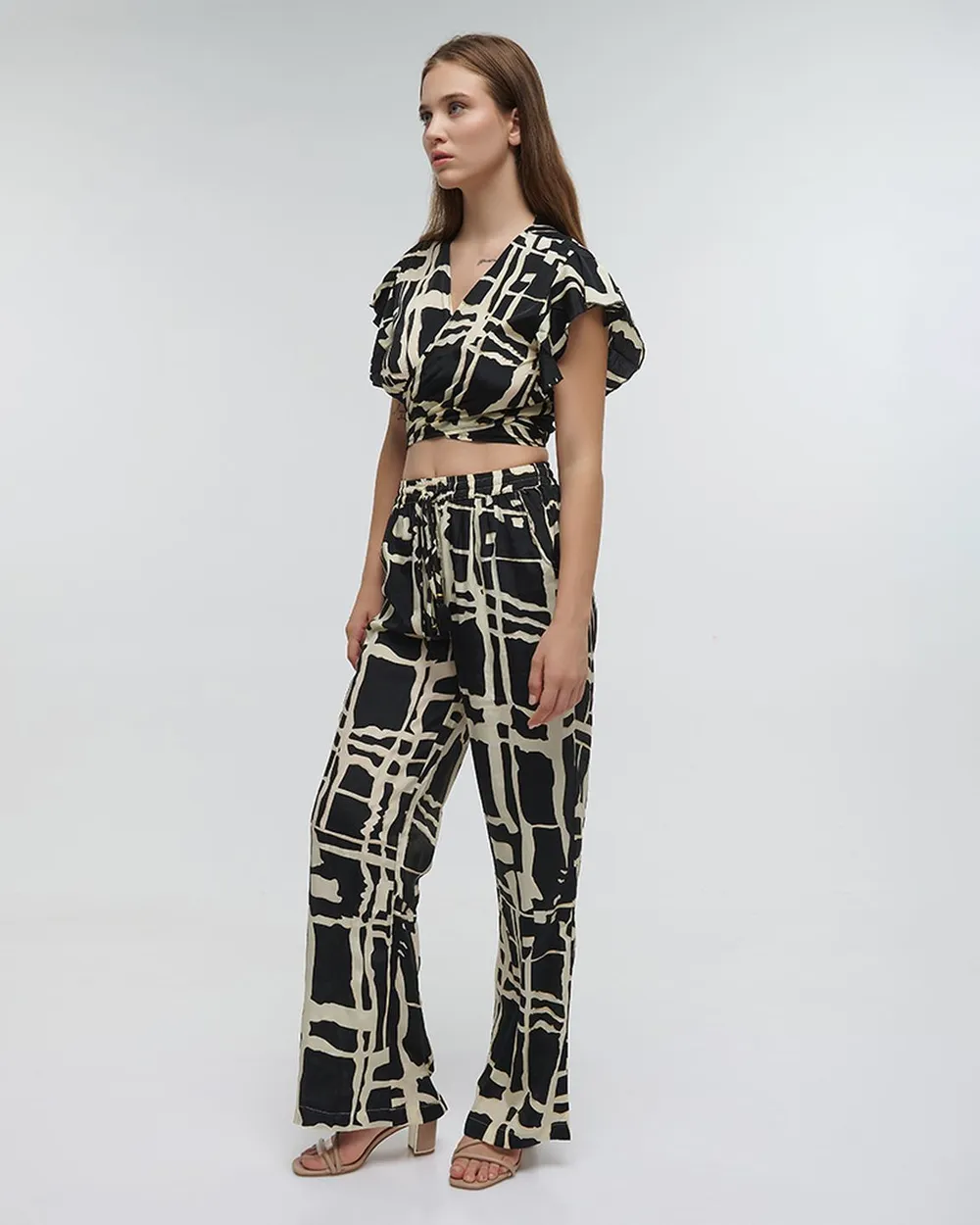 ΤΟΠ ΚΟΝΤΟ ΔΕΤΟ ''BLOCKS'' ΜΑΥΡΟ ΜΕ ΧΡΥΣΕΣ ΛΕΠΤΟΜΕΡΕΙΕΣ ONE SIZE (100% CREPE)