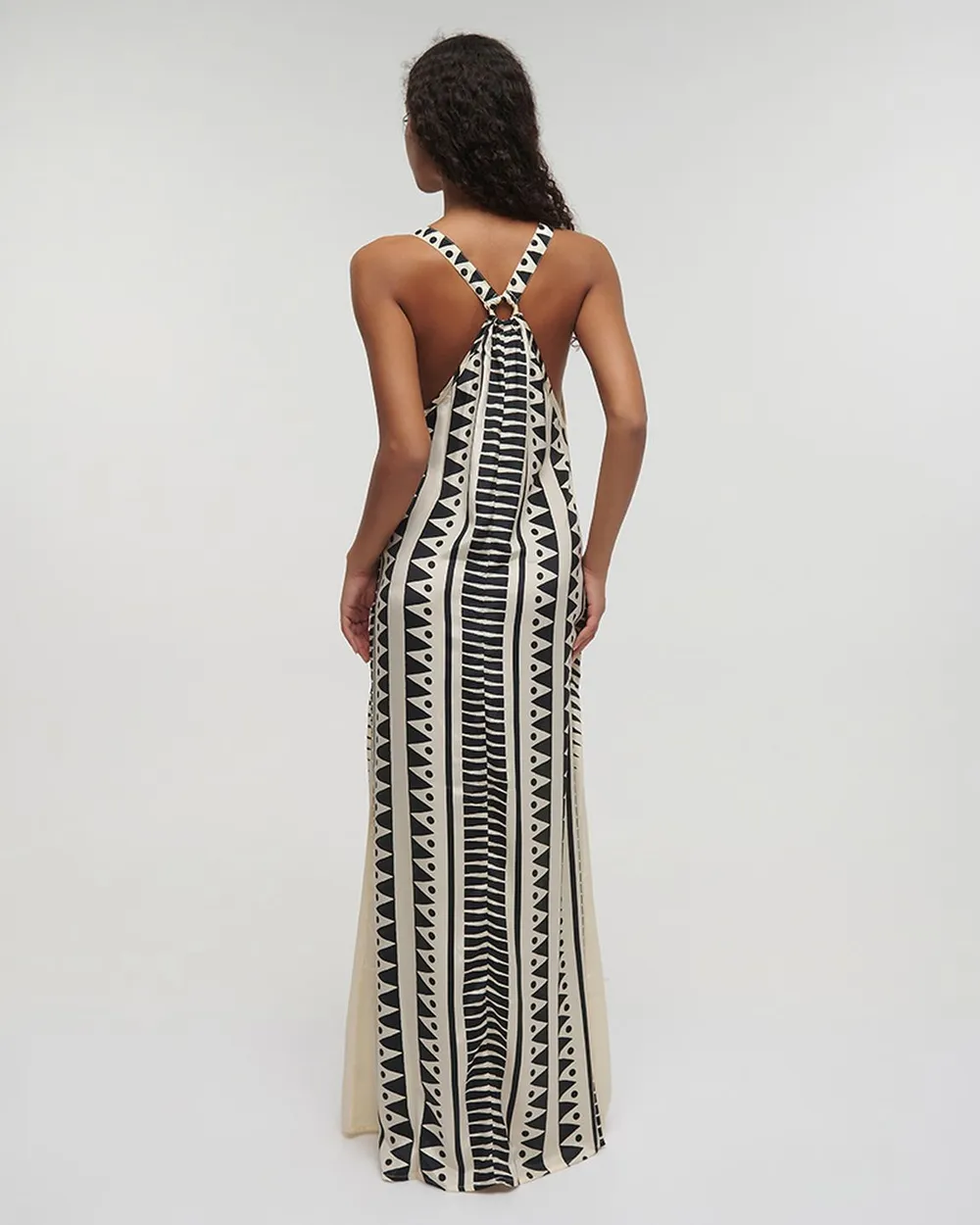 ΦΟΡΕΜΑ ΜΑΚΡΥ ΑΜΑΝΙΚΟ ΜΠΕΖ/ΜΑΥΡΟ ΜΕ ΓΕΩΜΕΤΡΙΚΑ ΣΧΕΔΙΑ ONE SIZE (100%RAYON)