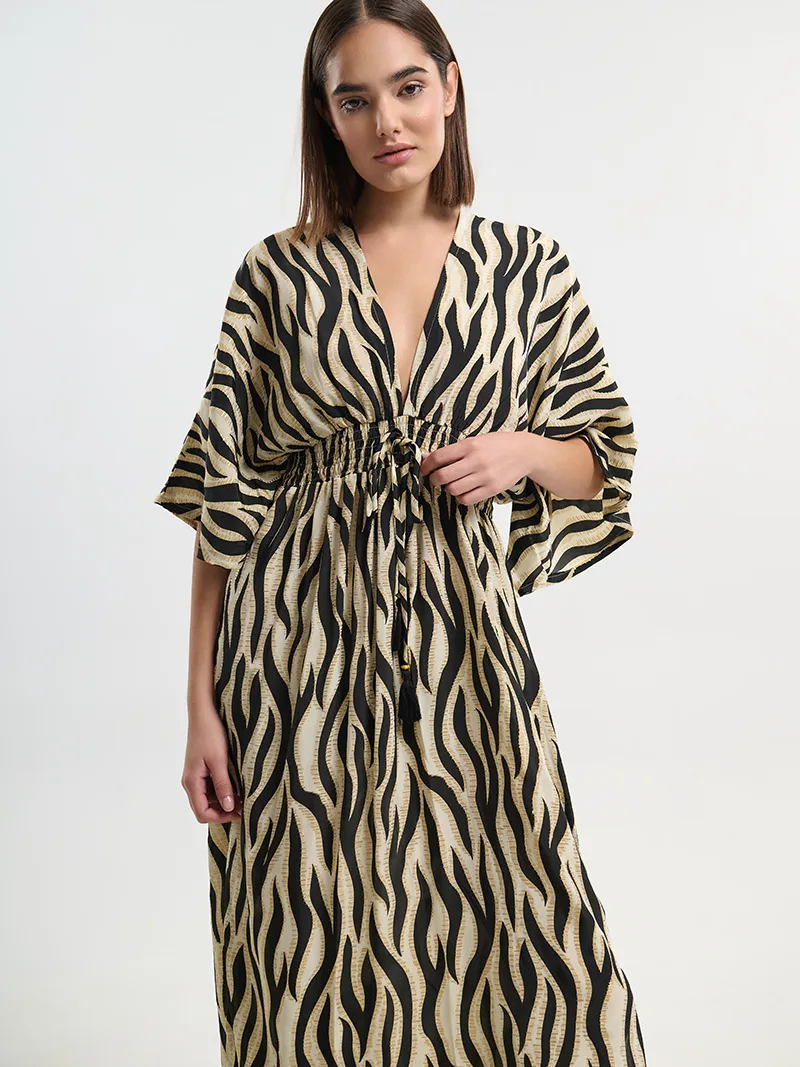 ΦΟΡΕΜΑ ΜΑΚΡΥ ΜΕ 3/4 ΜΑΝΙΚΙ ΕΚΡΟΥ/ ΜΑΥΡΟ ΜΕ ΖΕΒΡΕ ΛΕΠΤΟΜΕΡΕΙΕΣ ONE SIZE (60% SILK 40% POLYESTER)