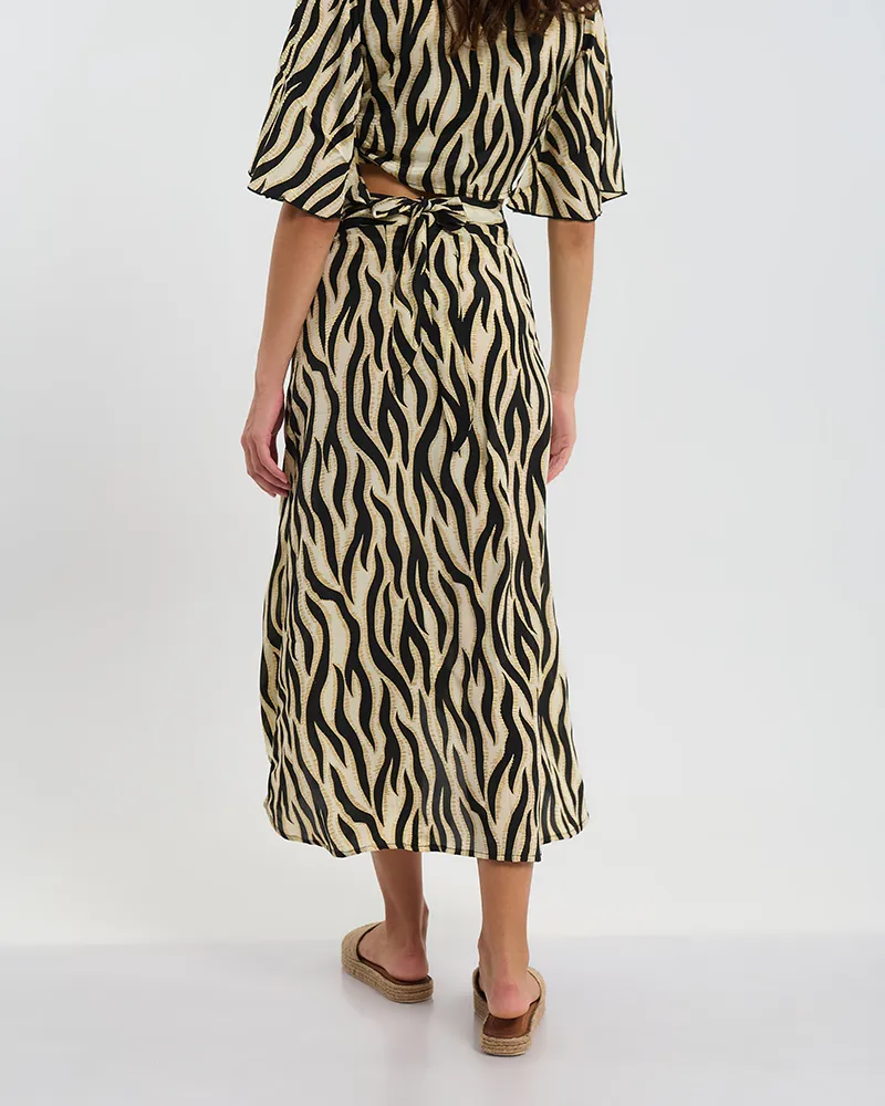 ΜΑΚΡΙΑ ΦΟΥΣΤΑ ΕΚΡΟΥ/ΜΑΥΡΟ ΜΕ ΖΕΒΡΕ ΛΕΠΤΟΜΕΡΕΙΕΣ ONE SIZE (60% SILK 40% POLYESTER) ΜΑΚΡΙΑ ΦΟΥΣΤΑ ΕΚΡΟΥ/ΜΑΥΡΟ ΜΕ ΖΕΒΡΕ ΛΕΠΤΟΜΕΡΕΙΕΣ ONE SIZE (60% SILK 40% POLYESTER)