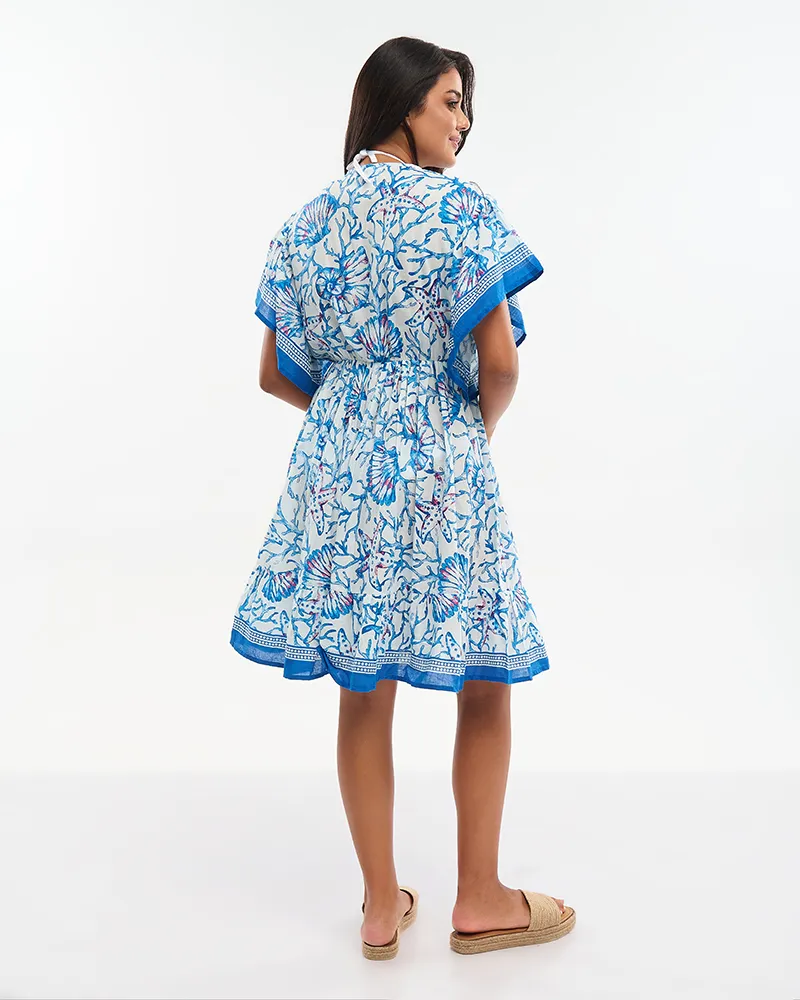 ΦΟΡΕΜΑ ΚΟΝΤΟ ΜΠΛΕ/ΛΕΥΚΟ ''ΚΟΡΑΛΙΑ'' ΜΕ ΚΕΝΤΗΤΕΣ ΛΕΠΤΟΜΕΡΕΙΕΣ ΚΑΙ ΧΑΝΤΡΕΣ ONE SIZE (100% COTTON)