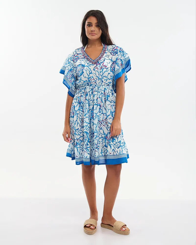 ΦΟΡΕΜΑ ΚΟΝΤΟ ΜΠΛΕ/ΛΕΥΚΟ ”ΚΟΡΑΛΙΑ” ΜΕ ΚΕΝΤΗΤΕΣ ΛΕΠΤΟΜΕΡΕΙΕΣ ΚΑΙ ΧΑΝΤΡΕΣ ONE SIZE (100% COTTON)