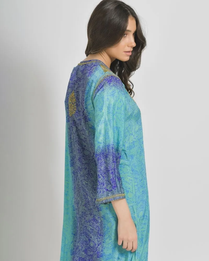 TUNIC/ ΠΟΥΚΑΜΙΣΑ ΜΑΚΡΙΑ ΣΕ ΜΠΛΕ/ΠΡΑΣΙΝΟ ΧΡΩΜΑ ΜΕ ΣΧΕΔΙΑ ΚΑΙ ΚΟΥΜΠΙΑ ΜΑΚΡΥ ΜΑΝΙΚΙ S/M (28%SILK /72% CREPE)