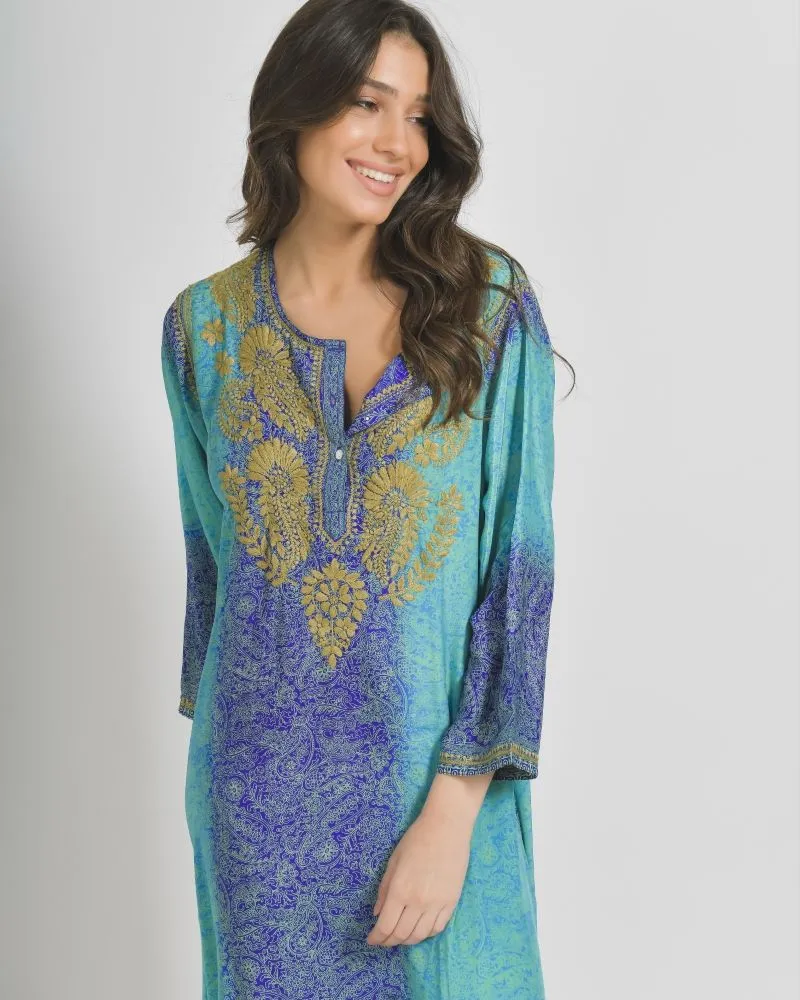 TUNIC/ ΠΟΥΚΑΜΙΣΑ ΜΑΚΡΙΑ ΣΕ ΜΠΛΕ/ΠΡΑΣΙΝΟ ΧΡΩΜΑ ΜΕ ΣΧΕΔΙΑ ΚΑΙ ΚΟΥΜΠΙΑ ΜΑΚΡΥ ΜΑΝΙΚΙ L/XL (28%SILK / 72% CREPE)