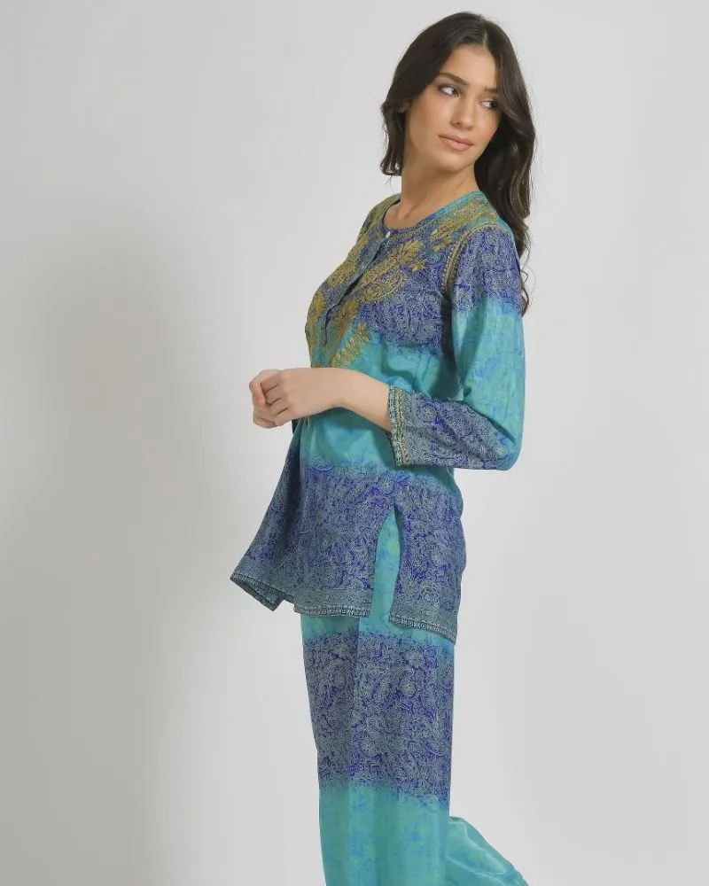 TUNIC/ΚΑΦΤΑΝΙ ΣΕ ΜΠΛΕ/ΠΡΑΣΙΝΟ ΧΡΩΜΑ ΜΕ ΣΧΕΔΙΑ ΚΑΙ ΚΟΥΜΠΙΑ ΜΑΚΡΥ ΜΑΝΙΚΙ S/M (28%SILK / 72% CREPE)