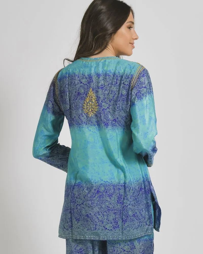 TUNIC/ΚΑΦΤΑΝΙ ΣΕ ΜΠΛΕ/ΠΡΑΣΙΝΟ ΧΡΩΜΑ ΜΕ ΣΧΕΔΙΑ ΚΑΙ ΚΟΥΜΠΙΑ ΜΑΚΡΥ ΜΑΝΙΚΙ M/L (28%SILK / 72% CREPE) TUNIC/ΚΑΦΤΑΝΙ ΣΕ ΜΠΛΕ/ΠΡΑΣΙΝΟ ΧΡΩΜΑ ΜΕ ΣΧΕΔΙΑ ΚΑΙ ΚΟΥΜΠΙΑ ΜΑΚΡΥ ΜΑΝΙΚΙ M/L (28%SILK / 72% CREPE)