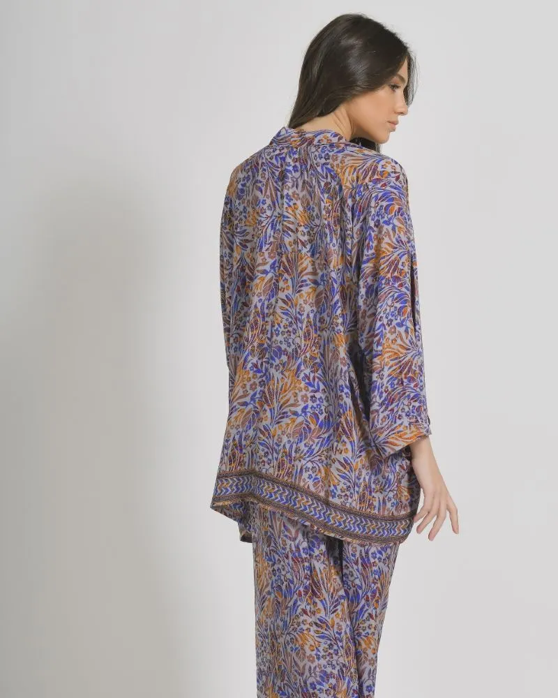 ΚΙΜΟΝΟ ΚΟΝΤΟ ΕΜΠΡΙΜΕ ΣΕ ΜΠΛΕ/ΠΟΡΤΟΚΑΛΙ ΧΡΩΜΑ ΜΕ ΣΧΕΔΙΑ ONE SIZE (28%SILK / 72% CREPE)