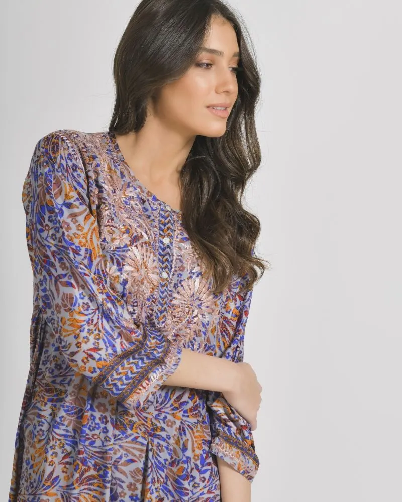 TUNIC/ΠΟΥΚΑΜΙΣΑ ΜΑΚΡΙΑ ΣΕ ΜΠΛΕ/ΠΟΡΤΟΚΑΛΙ ΧΡΩΜΑ ΜΕ ΣΧΕΔΙΑ ΚΑΙ ΚΟΥΜΠΙΑ ΜΑΚΡΥ ΜΑΝΙΚΙ M/L (28%SILK /72% CREPE)