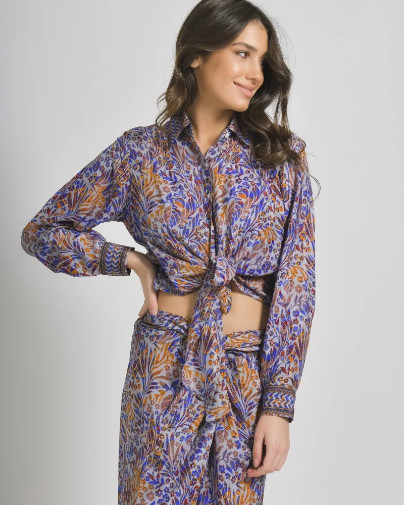 ΠΟΥΚΑΜΙΣΟ ΚΟΝΤΟ ΜΕ ΔΕΣΙΜΟ ΕΜΠΡΙΜΕ ΣΕ ΜΠΛΕ/ΠΟΡΤΟΚΑΛΙ ΧΡΩΜΑ ΜΕ ΣΧΕΔΙΑ ΜΑΚΡΥ ΜΑΝΙΚΙ S/M (28%SILK /72% CREPE)