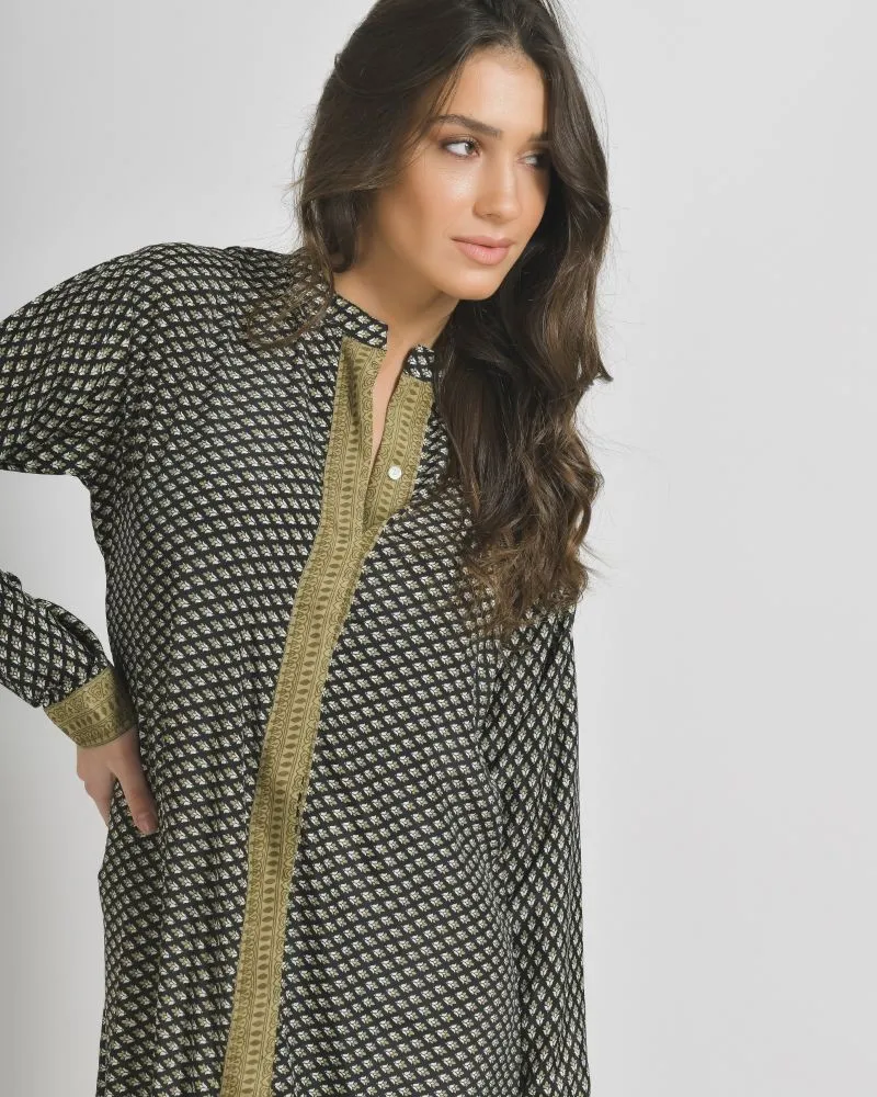 ΠΟΥΚΑΜΙΣΑ ΜΑΚΡΙΑ ΣΕ ΜΑΥΡΟ/ΜΠΕΖ ΧΡΩΜΑ ΜΕ ΣΧΕΔΙΑ ΚΑΙ ΚΟΥΜΠΙΑ ΜΑΚΡΥ ΜΑΝΙΚΙ M/L (28%SILK / 72%CREPE)