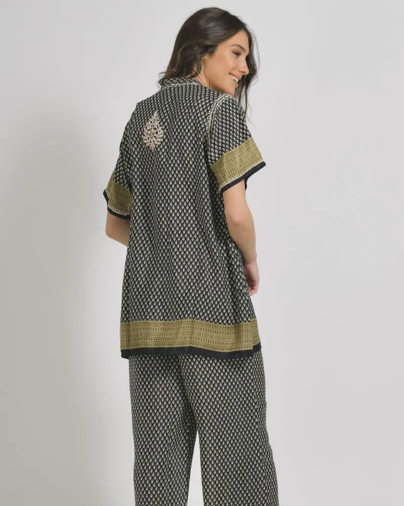 ΜΠΛΟΥΖΑ/TUNIC ΚΟΝΤΟΜΑΝΙΚΗ ΕΜΠΡΙΜΕ ΣΕ ΜΑΥΡΟ/ΜΠΕΖ ΧΡΩΜΑ ΜΕ ΣΧΕΔΙΑ S/M (28%SILK / 72%CREPE)