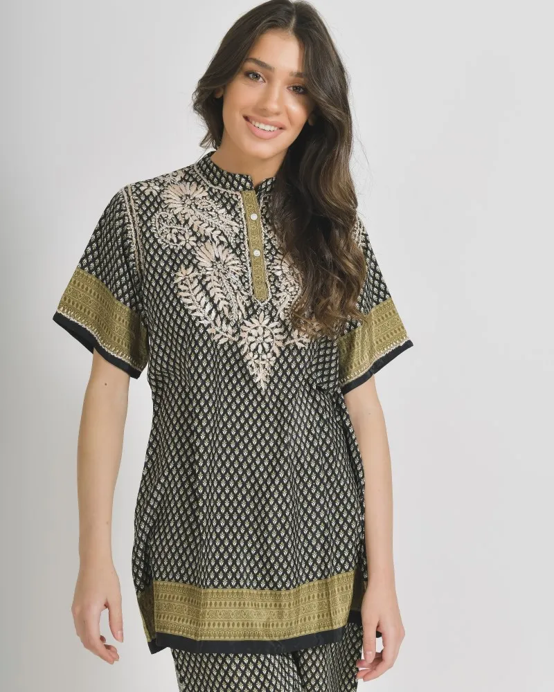 ΜΠΛΟΥΖΑ/TUNIC ΚΟΝΤΟΜΑΝΙΚΗ ΕΜΠΡΙΜΕ ΣΕ ΜΑΥΡΟ/ΜΠΕΖ ΧΡΩΜΑ ΜΕ ΣΧΕΔΙΑ M/L (28%SILK / 72%CREPE)