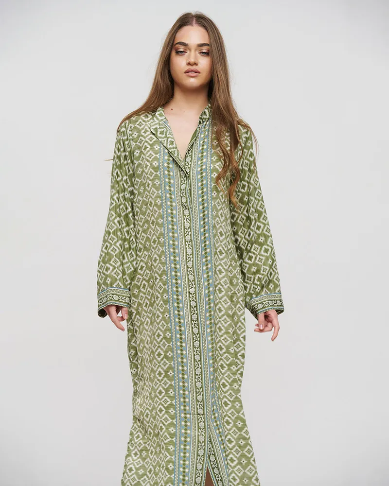 ΠΟΥΚΑΜΙΣΑ ΜΑΚΡΙΑ ΣΕ ΠΡΑΣΙΝΟ ΧΡΩΜΑ ΜΕ ΣΧΕΔΙΑ S/M (28%SILK / 72%CREPE)