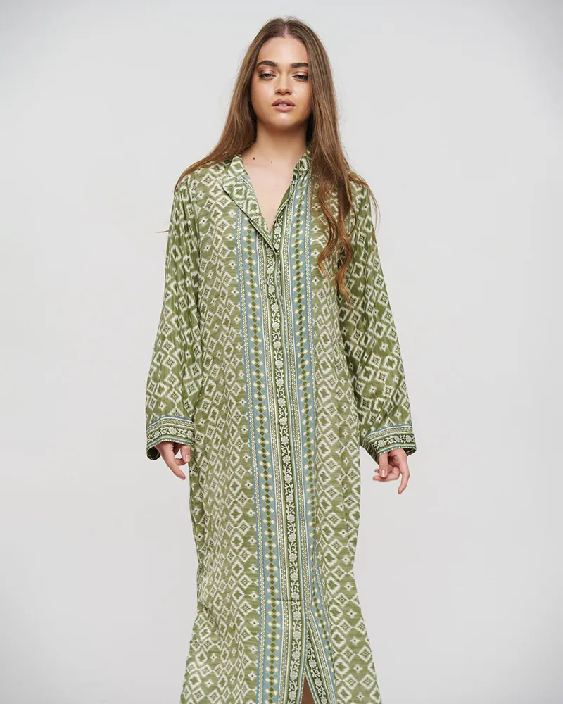 ΠΟΥΚΑΜΙΣΑ ΜΑΚΡΙΑ ΣΕ ΠΡΑΣΙΝΟ ΧΡΩΜΑ ΜΕ ΣΧΕΔΙΑ L/XL (28%SILK / 72%CREPE)