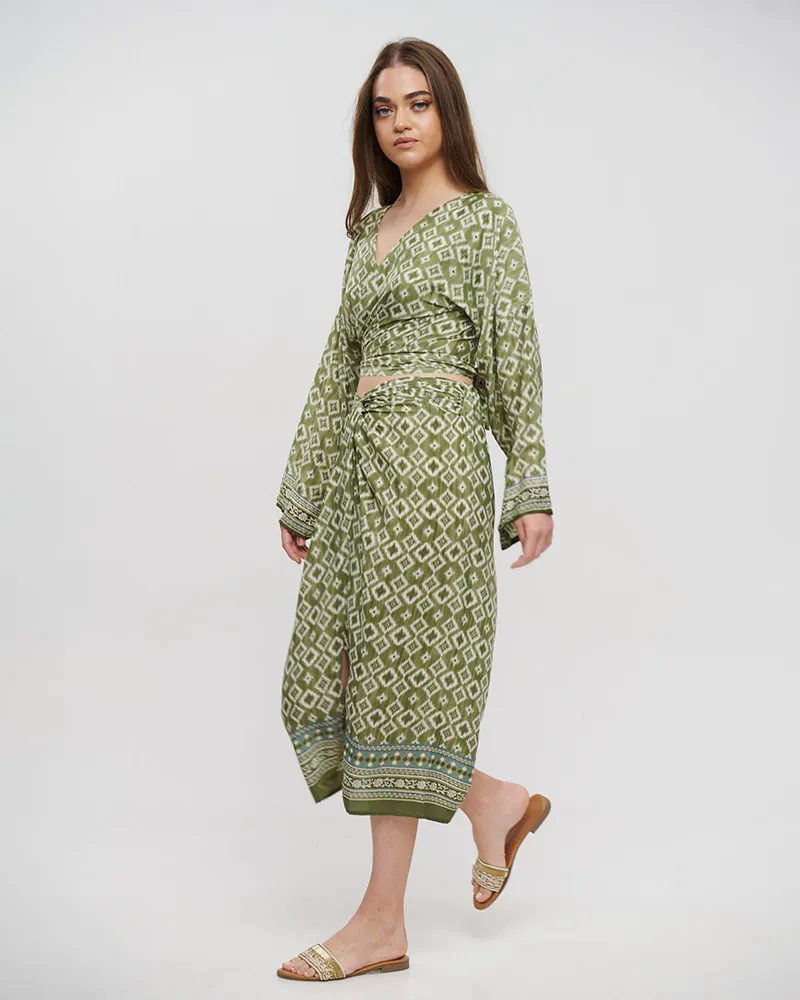 ΤΟΠ ΚΟΝΤΟ ΔΕΤΟ ΣΕ ΠΡΑΣΙΝΟ ΧΡΩΜΑ ΜΕ ΣΧΕΔΙΑ ONE SIZE (28%SILK / 72%CREPE) ΤΟΠ ΚΟΝΤΟ ΔΕΤΟ ΣΕ ΠΡΑΣΙΝΟ ΧΡΩΜΑ ΜΕ ΣΧΕΔΙΑ ONE SIZE (28%SILK / 72%CREPE)