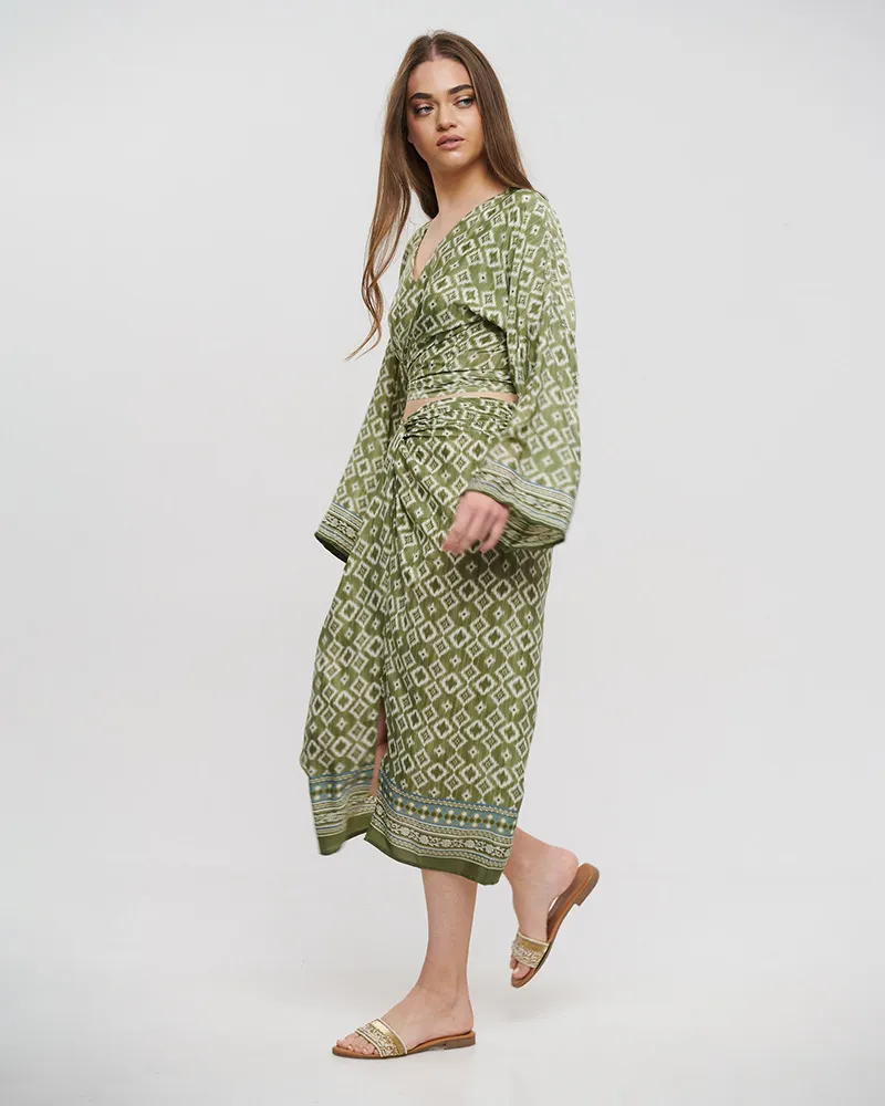 ΤΟΠ ΚΟΝΤΟ ΔΕΤΟ ΣΕ ΠΡΑΣΙΝΟ ΧΡΩΜΑ ΜΕ ΣΧΕΔΙΑ ONE SIZE (28%SILK / 72%CREPE)