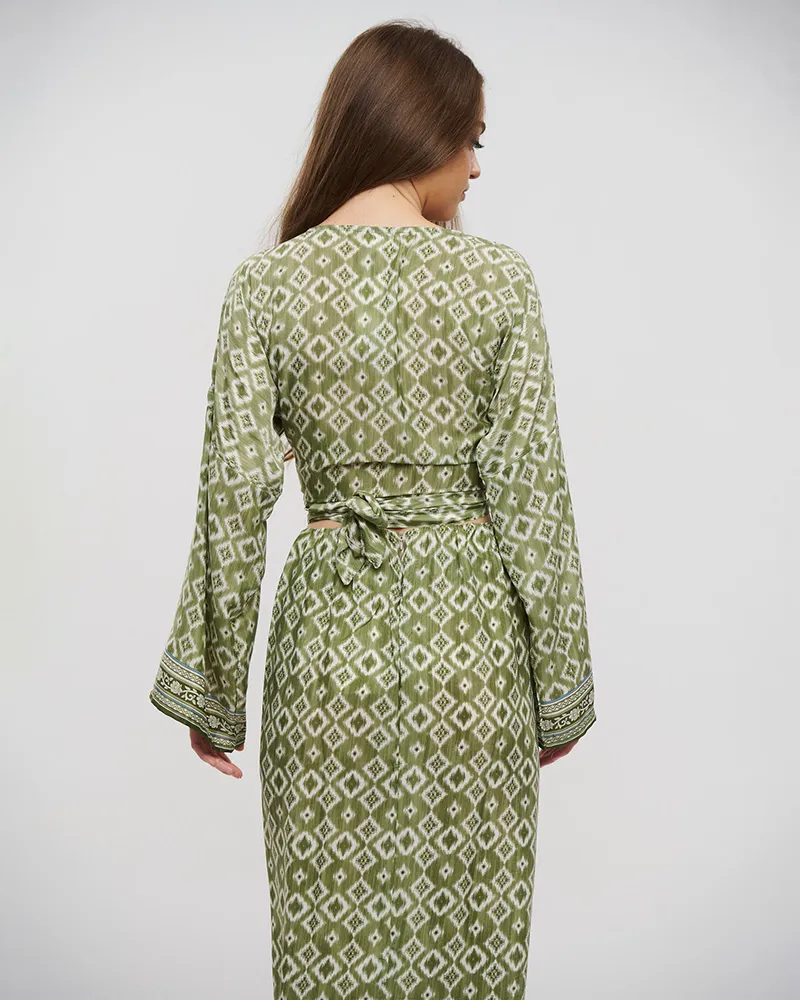 ΤΟΠ ΚΟΝΤΟ ΔΕΤΟ ΣΕ ΠΡΑΣΙΝΟ ΧΡΩΜΑ ΜΕ ΣΧΕΔΙΑ ONE SIZE (28%SILK / 72%CREPE)