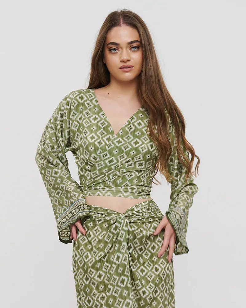 ΤΟΠ ΚΟΝΤΟ ΔΕΤΟ ΣΕ ΠΡΑΣΙΝΟ ΧΡΩΜΑ ΜΕ ΣΧΕΔΙΑ ONE SIZE (28%SILK / 72%CREPE) ΤΟΠ ΚΟΝΤΟ ΔΕΤΟ ΣΕ ΠΡΑΣΙΝΟ ΧΡΩΜΑ ΜΕ ΣΧΕΔΙΑ ONE SIZE (28%SILK / 72%CREPE)