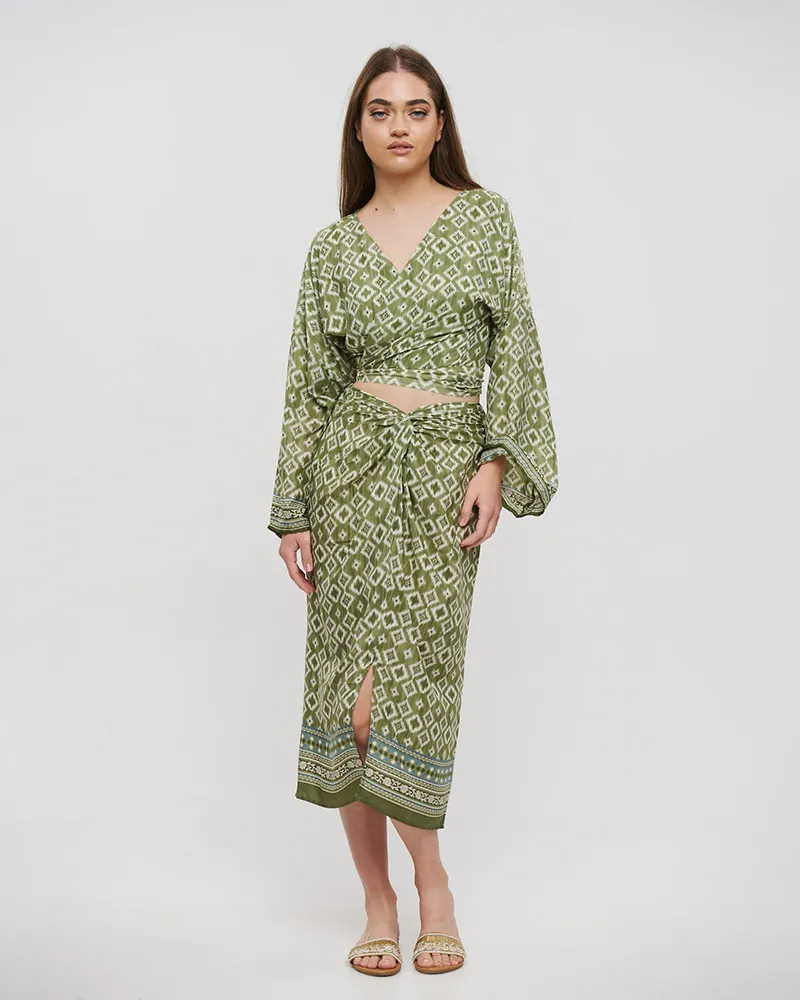 ΦΟΥΣΤΑ ΜΕ ΑΝΟΙΓΜΑ ΣΕ ΠΡΑΣΙΝΟ ΧΡΩΜΑ ΜΕ ΣΧΕΔΙΑ S/M (28%SILK / 72%CREPE)