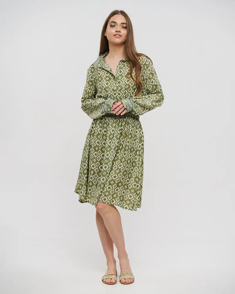 ΦΟΡΕΜΑ ΚΟΝΤΟ ΜΕ ΜΑΚΡΥ ΜΑΝΙΚΙ ΣΕ ΠΡΑΣΙΝΟ ΧΡΩΜΑ ΜΕ ΣΧΕΔΙΑ M/L (28%SILK / 72%CREPE)