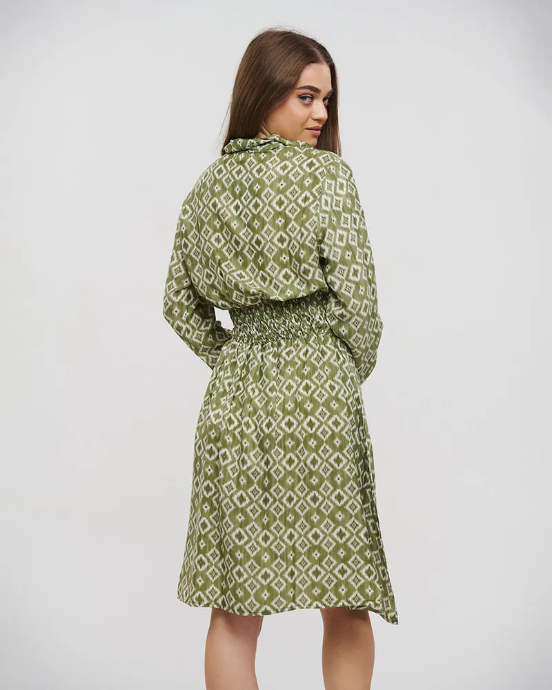 ΦΟΡΕΜΑ ΚΟΝΤΟ ΜΕ ΜΑΚΡΥ ΜΑΝΙΚΙ ΣΕ ΠΡΑΣΙΝΟ ΧΡΩΜΑ ΜΕ ΣΧΕΔΙΑ M/L (28%SILK / 72%CREPE)