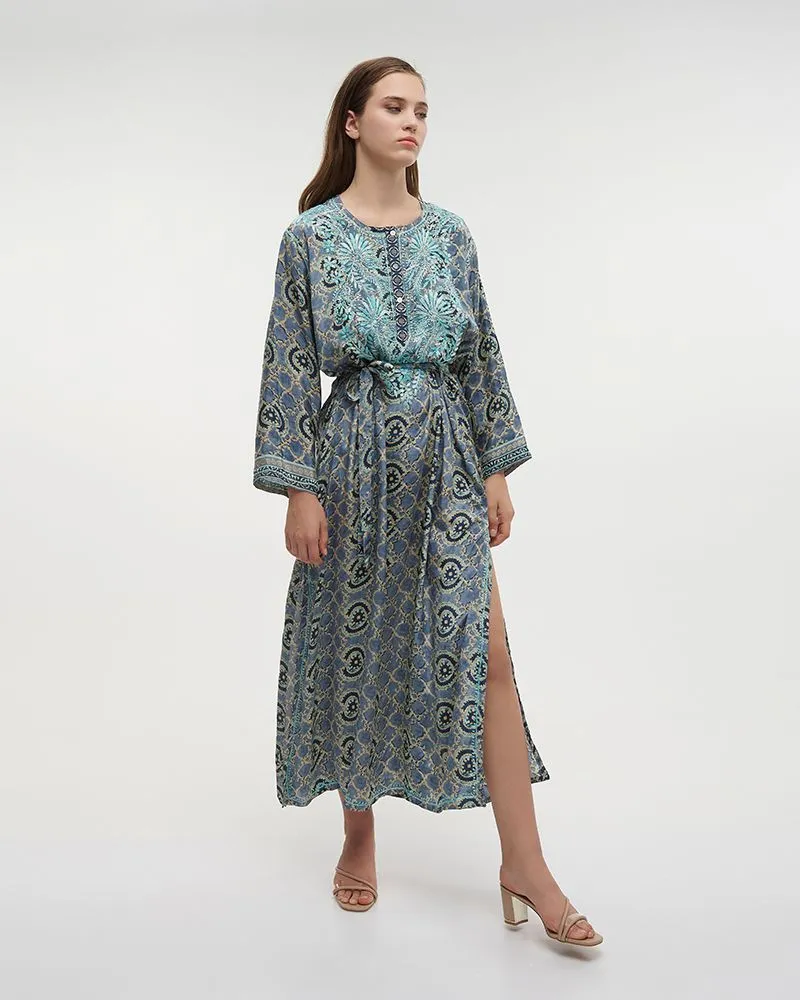 ΦΟΡΕΜΑ ΜΑΚΡΥ ΕΜΠΡΙΜΕ ΣΕ ΜΠΛΕ ΧΡΩΜΑ S/M (28%SILK / 72% POLYESTER)