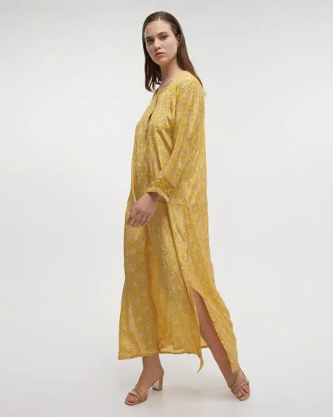 ΦΟΡΕΜΑ ΜΑΚΡΥ ΕΜΠΡΙΜΕ ΣΕ ΚΙΤΡΙΝΟ ΧΡΩΜΑ M/L (28%SILK / 72% POLYESTER)