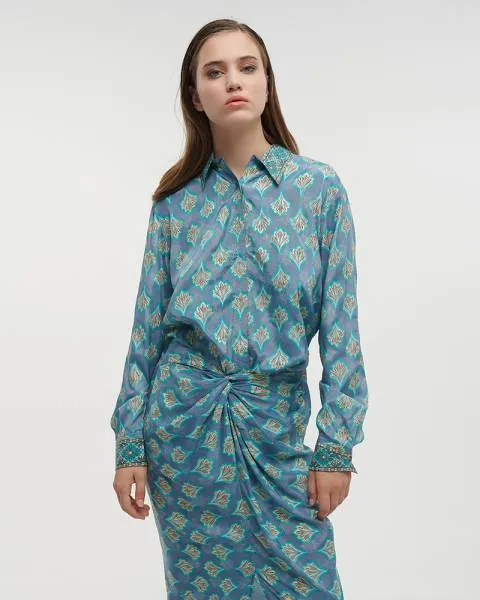 ΠΟΥΚΑΜΙΣΟ ΚΟΝΤΟ ΜΕ ΔΕΣΙΜΟ ΕΜΠΡΙΜΕ ΣΕ ΜΠΛΕ S/M (28%SILK / 72% POLYESTER) ΠΟΥΚΑΜΙΣΟ ΚΟΝΤΟ ΜΕ ΔΕΣΙΜΟ ΕΜΠΡΙΜΕ ΣΕ ΜΠΛΕ S/M (28%SILK / 72% POLYESTER)