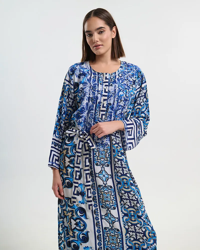 ΦΟΡΕΜΑ ΜΑΚΡΥ ΛΕΥΚΟ ΜΕ ΜΠΛΕ/ΧΡΥΣΑ ΜΟΤΙΒΑ L/XL ( 28% SILK / 72% POLYESTER)