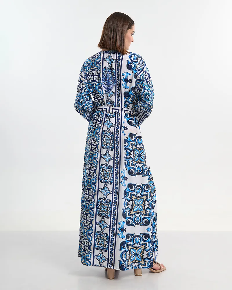 ΦΟΡΕΜΑ ΜΑΚΡΥ ΛΕΥΚΟ ΜΕ ΜΠΛΕ/ΧΡΥΣΑ ΜΟΤΙΒΑ L/XL ( 28% SILK / 72% POLYESTER)