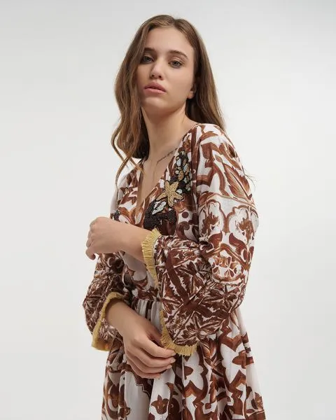 ΦΟΡΕΜΑ/ΠΟΥΚΑΜΙΣΑ ΜΑΚΡΙΑ ΚΑΦΕ/ΛΕΥΚΟ ΜΕ ΚΕΝΤΗΜΑΤΑ S/M (100% COTTON)