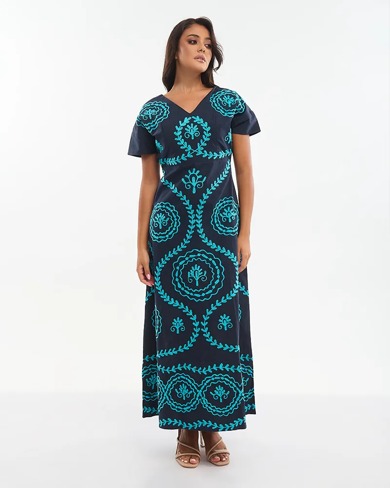 ΦΟΡΕΜΑ ΜΑΚΡΥ ΜΕ ΚΟΝΤΑ ΜΑΝΙΚΙΑ ΣΕ ΜΠΛΕ ΧΡΩΜΑ ΜΕ ΓΑΛΑΖΙΑ ΚΕΝΤΗΜΑΤΑ ONE SIZE (100% COTTON)