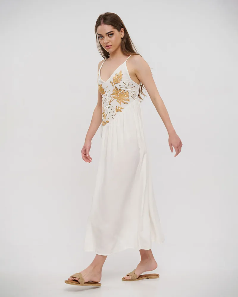 ΦΟΡΕΜΑ ΜΑΚΡΥ ΑΜΑΝΙΚΟ ΣΕ ΛΕΥΚΟ ΧΡΩΜΑ ΜΕ ΧΡΥΣΕΣ ΛΕΠΤΟΜΕΡΕΙΕΣ ONE SIZE (100% RAYON)